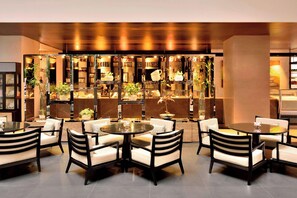 3 restaurantes: opção de café da manhã, almoço e jantar