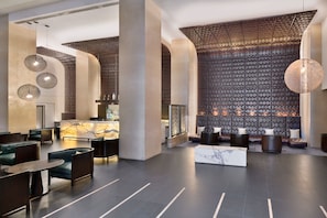 2 bars/lounges, swim-up bar