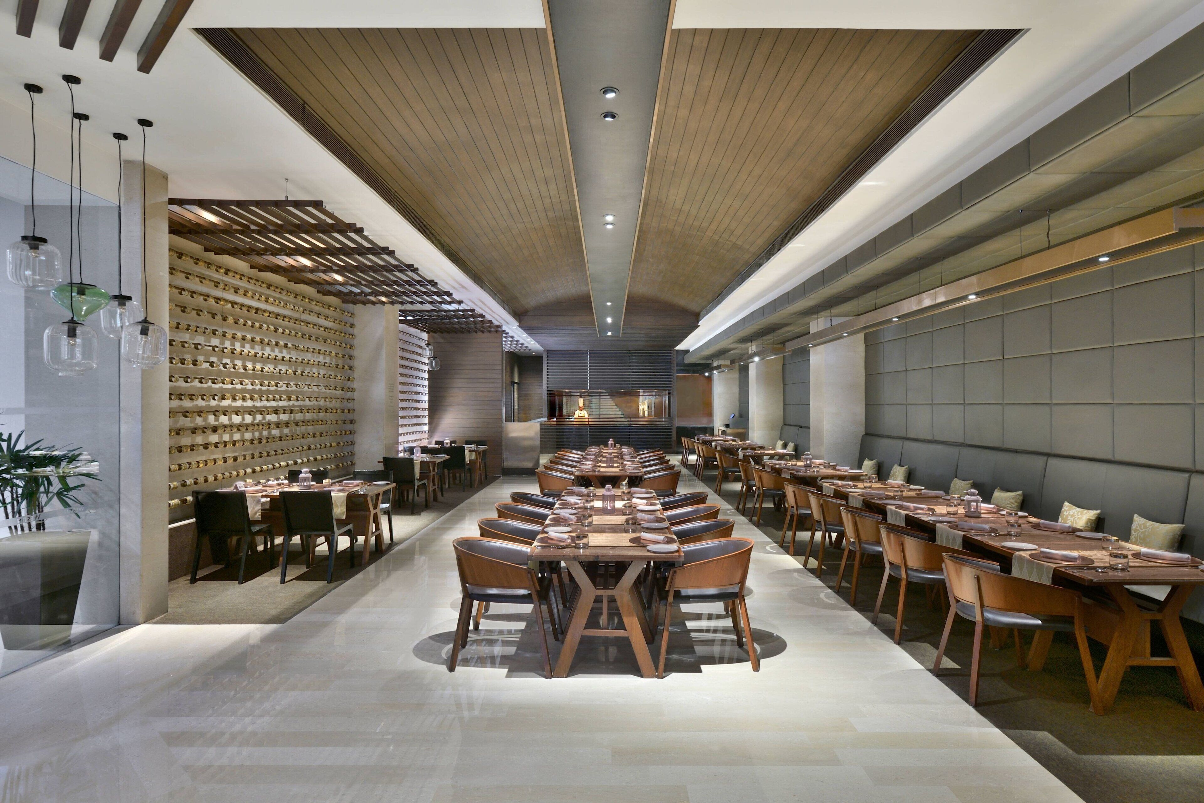 3 restaurants; breakfast, lunch, dinner and brunch served 