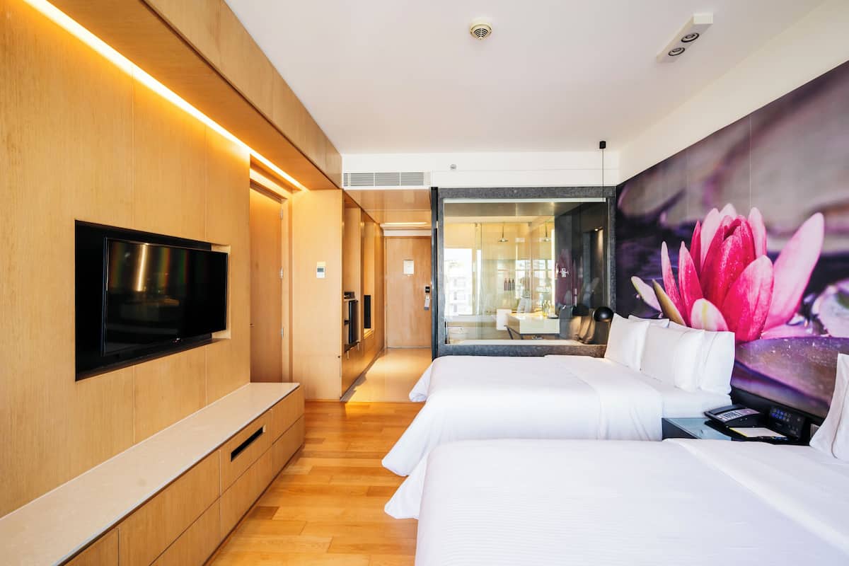 1 bedroom, premium bedding, minibar, in-room safe