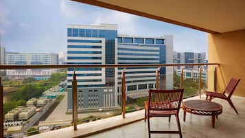 20 bedrooms, premium bedding, minibar, in-room safe