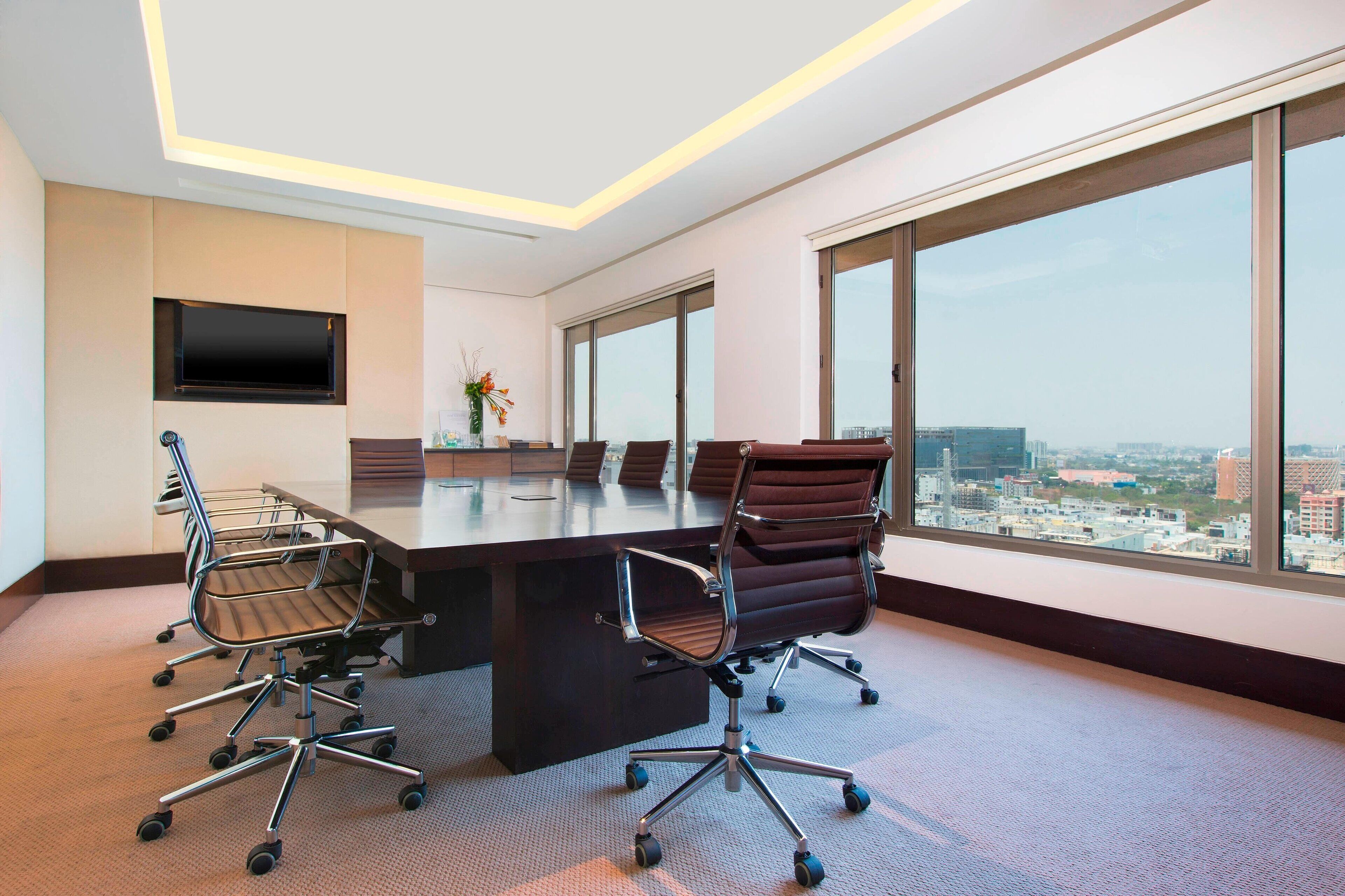 2 bars/lounges, swim-up bar