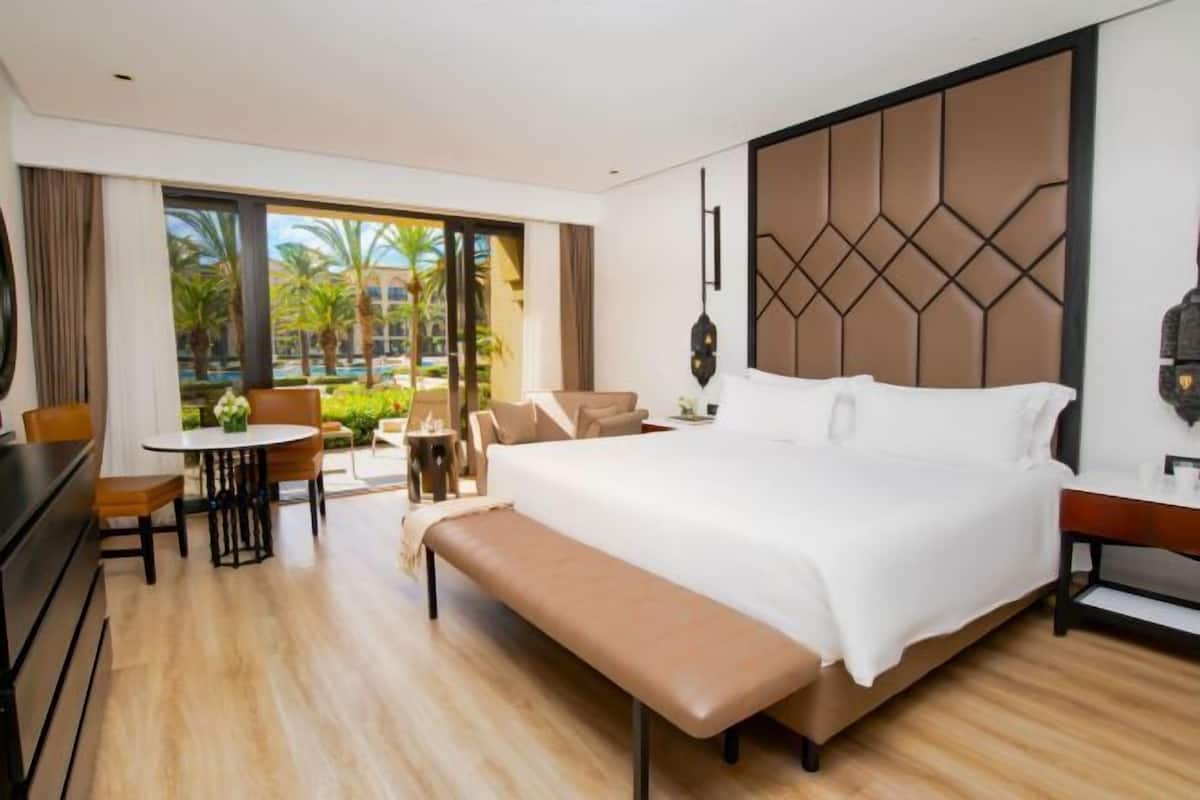 Minibar y caja de seguridad en la habitación