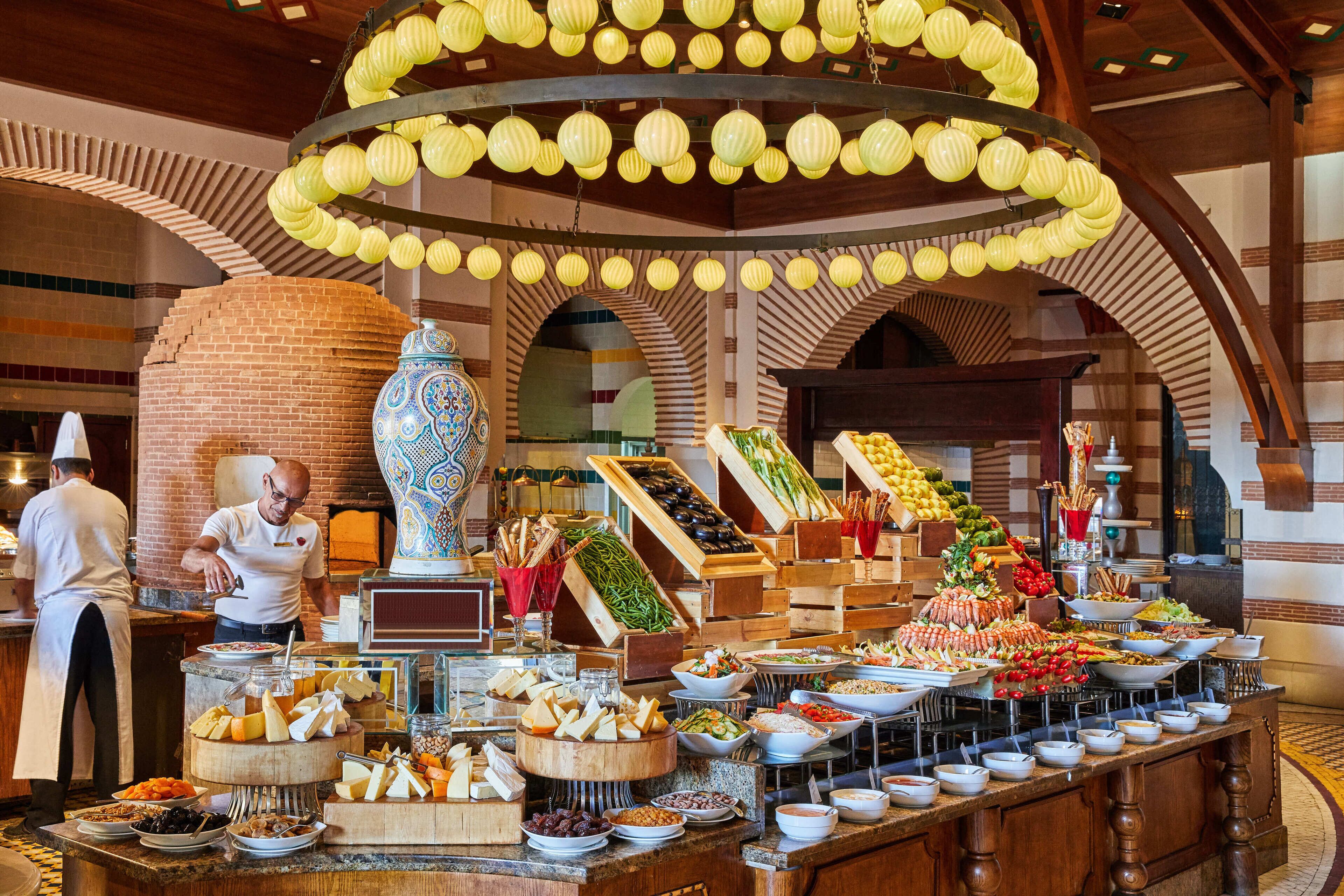 14 restaurants, breakfast, lunch, dinner served; international cuisine