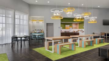 Free daily continental breakfast