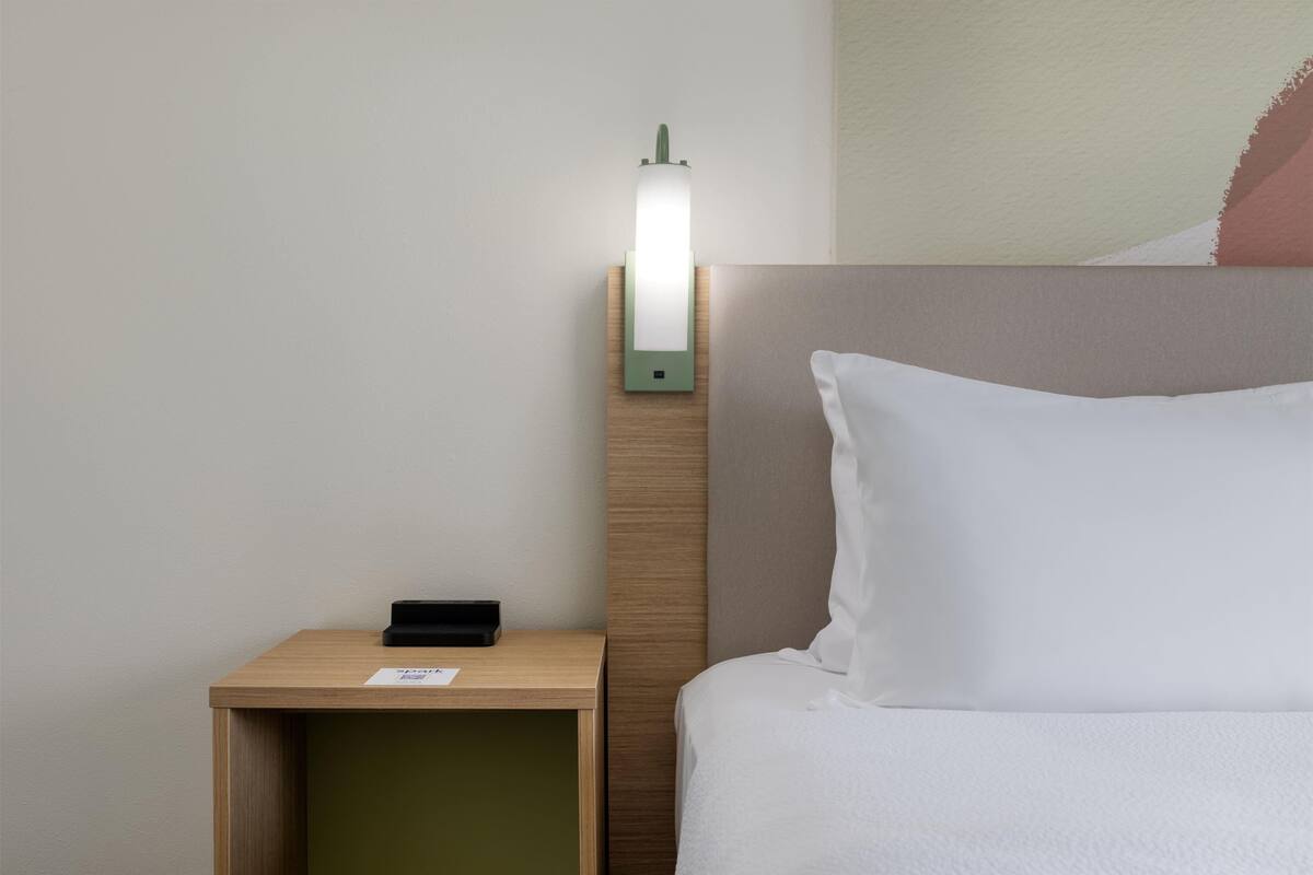 Chambre, 1 trÚs grand lit | Coffres-forts dans les chambres, bureau, chambres insonorisées