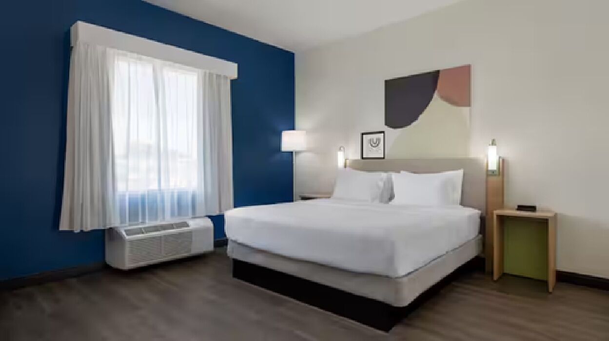 In-room safe, desk, soundproofing, iron/ironing board