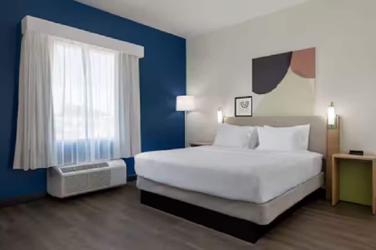 In-room safe, desk, soundproofing, iron/ironing board