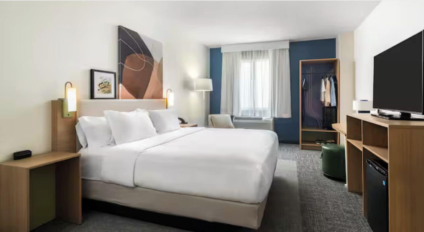 Zimmersafe, Schreibtisch, schallisolierte Zimmer, Bügeleisen/Bügelbrett