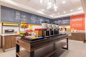 Free daily buffet breakfast - Hampton Inn & Suites Brenham (Brenham)