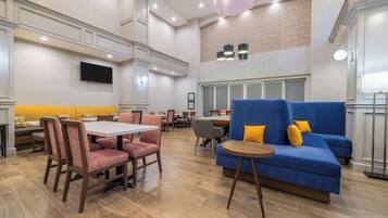 Bao gồm bữa sáng buffet hàng ngày