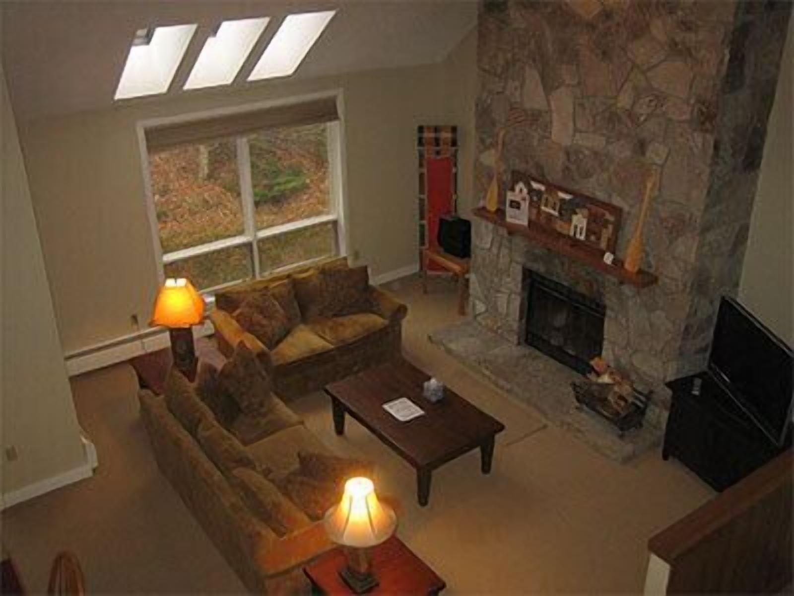 Télévision, cheminée