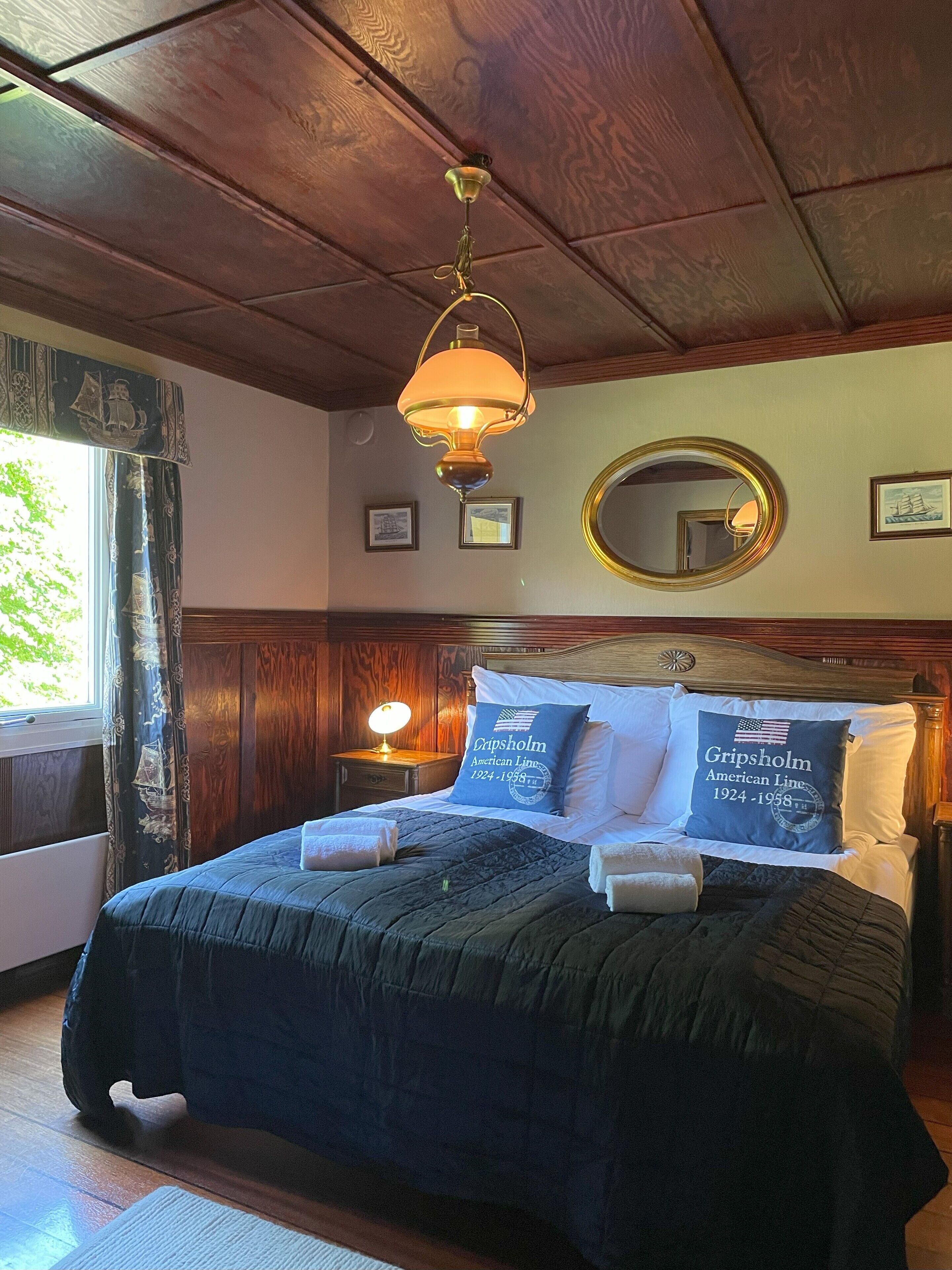 Jarle-Suiten | Blackout drapes, soundproofing, free WiFi, bed sheets