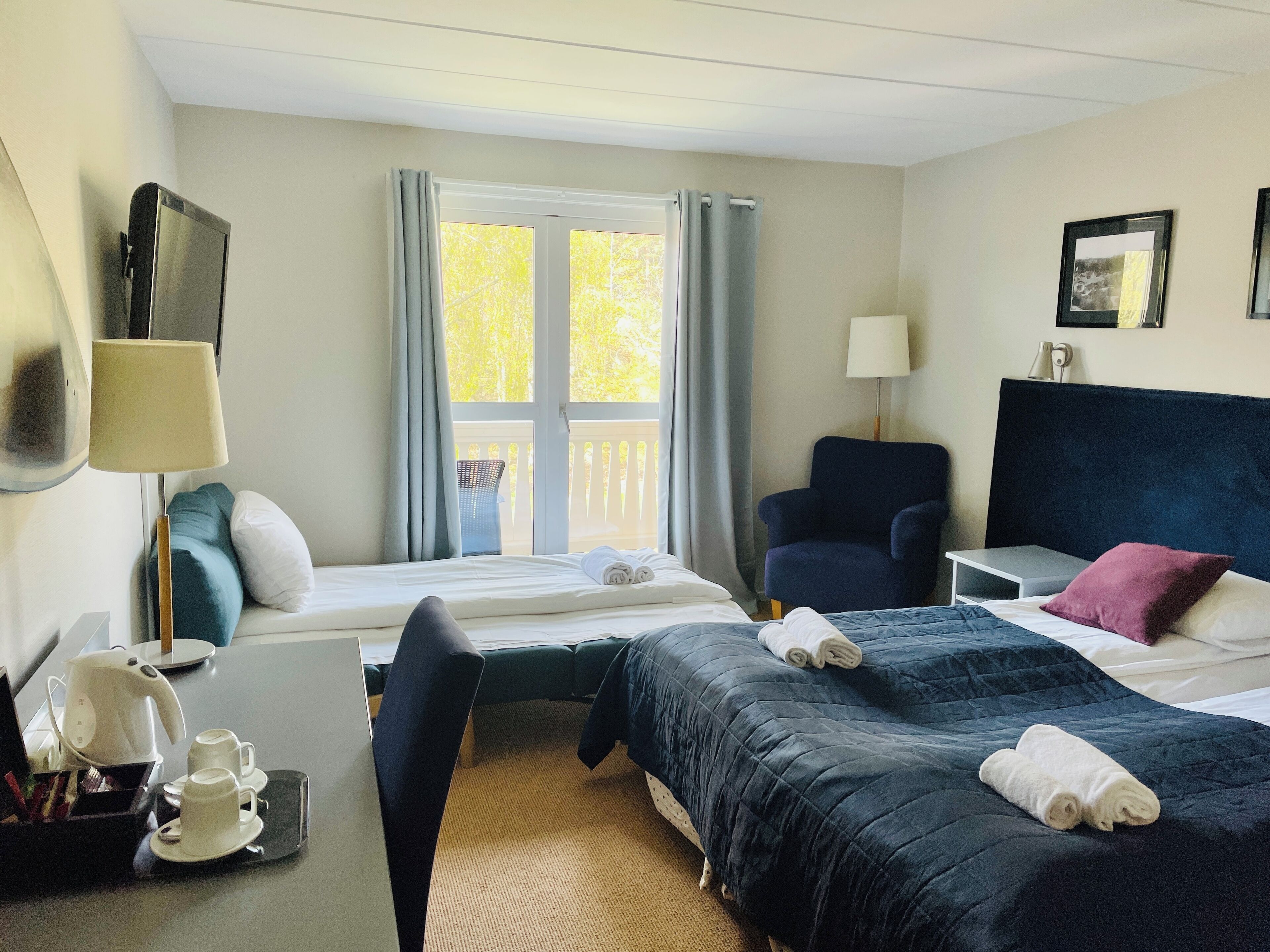 Familie rom - Twin senger og sovesofa | Blackout drapes, soundproofing, free WiFi, bed sheets