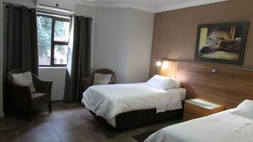 Standard Room, 2 Single Beds | Hypo-allergenic bedding, Select Comfort beds, in-room safe