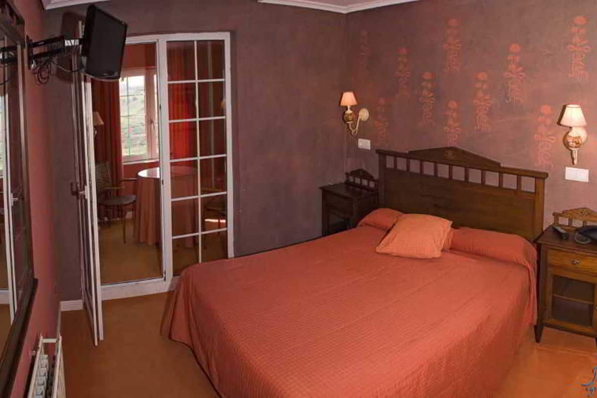 Ropa de cama de alta calidad y escritorio