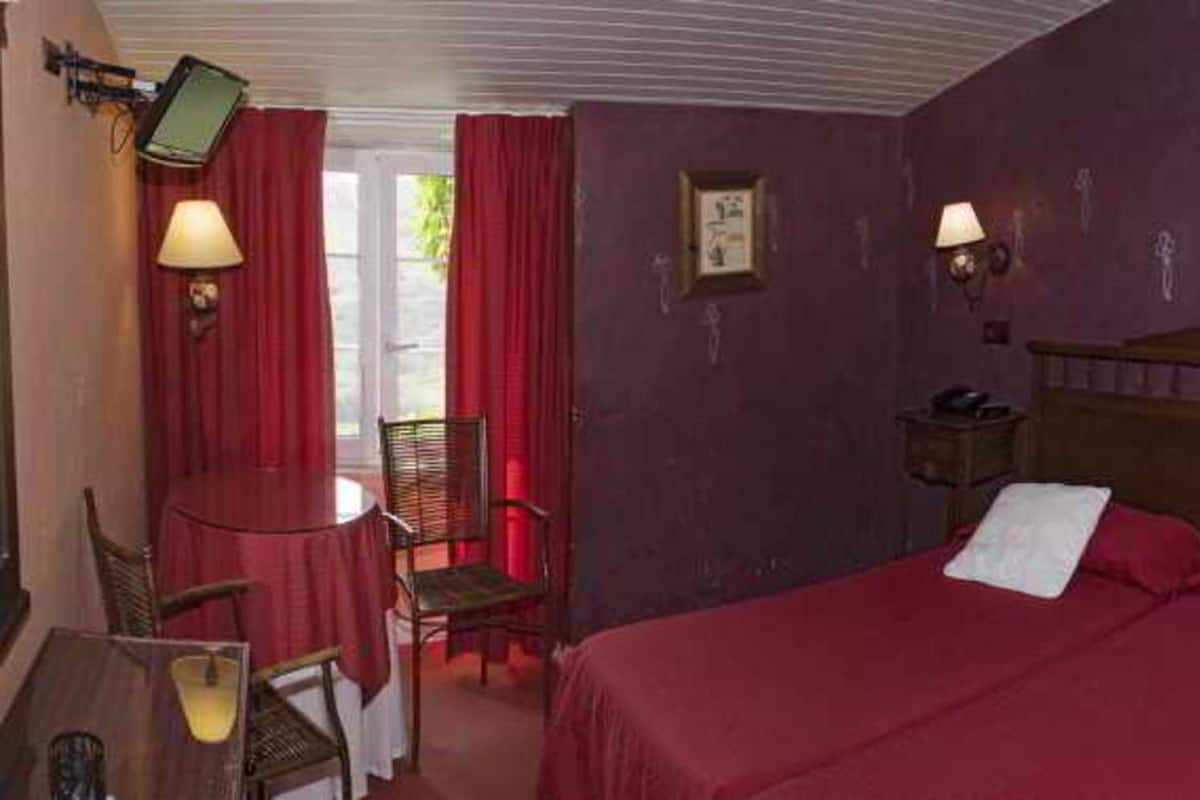 Ropa de cama de alta calidad y escritorio