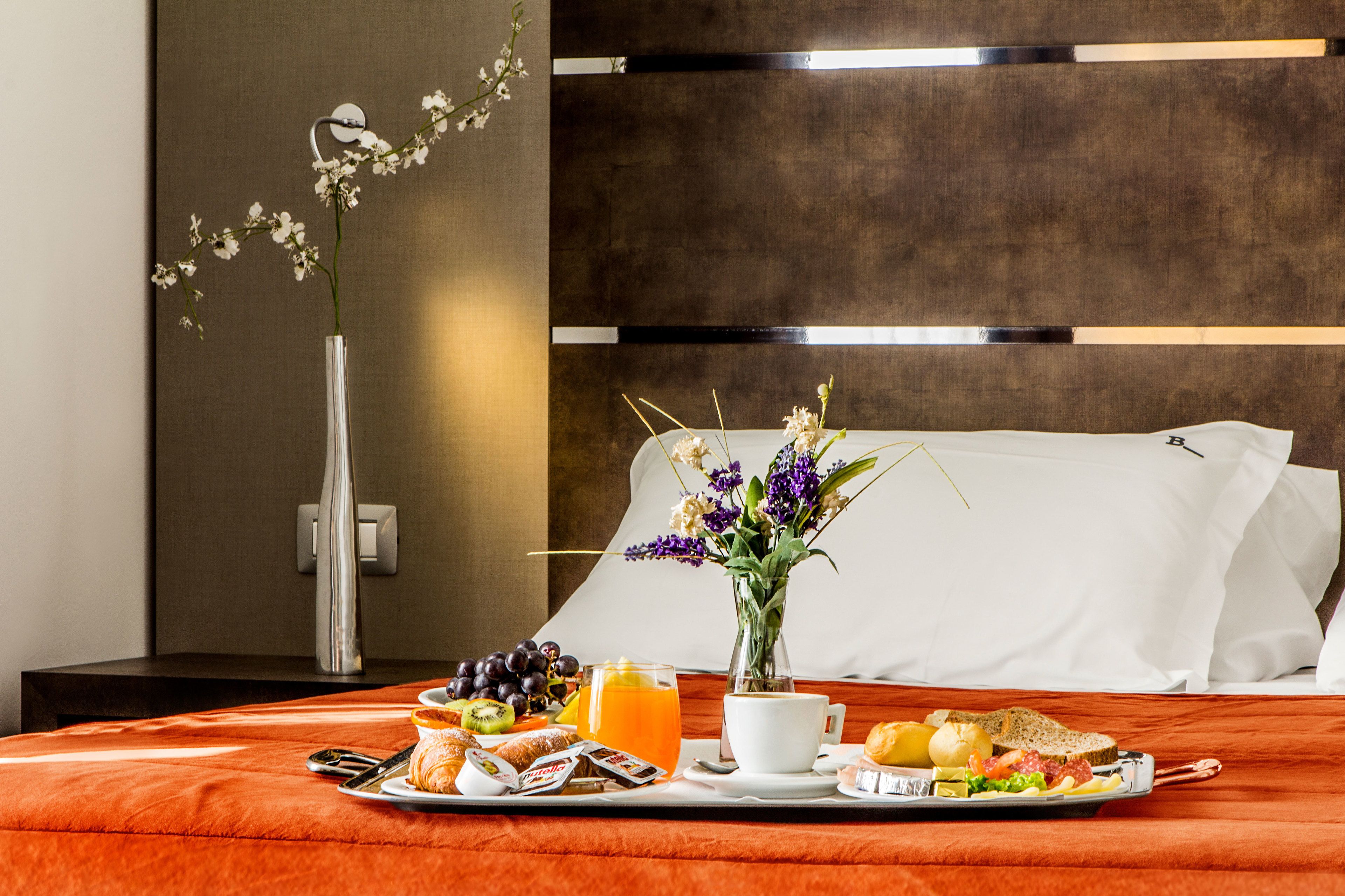 Hypo-allergenic bedding, minibar, in-room safe, desk