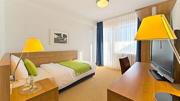 Premium bedding, in-room safe, desk, iron/ironing board