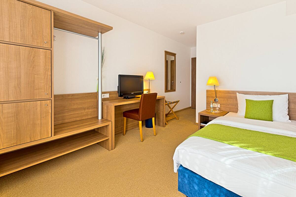 Premium bedding, in-room safe, desk, iron/ironing board (on request)