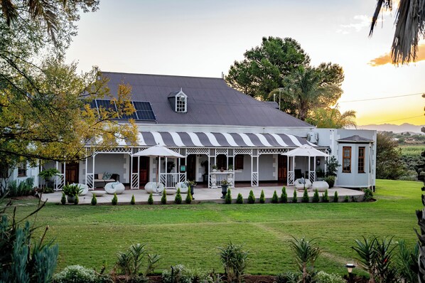 Front of property - De Denne Country Guest House (Oudtshoorn)