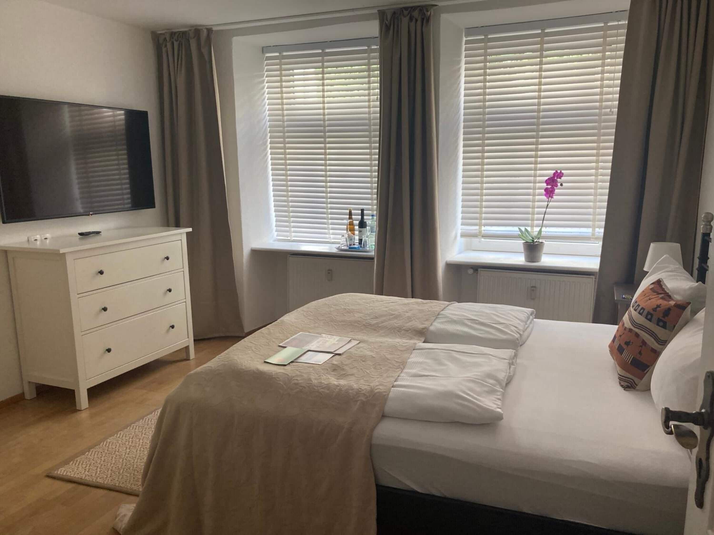 1 bedroom, hypo-allergenic bedding, in-room safe, free wifi