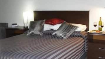 2 Schlafzimmer, hochwertige Bettwaren, Bügeleisen/Bügelbrett
