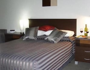 Roupas de cama premium, ferros/tábuas de passar roupa, Wi-Fi de cortesia