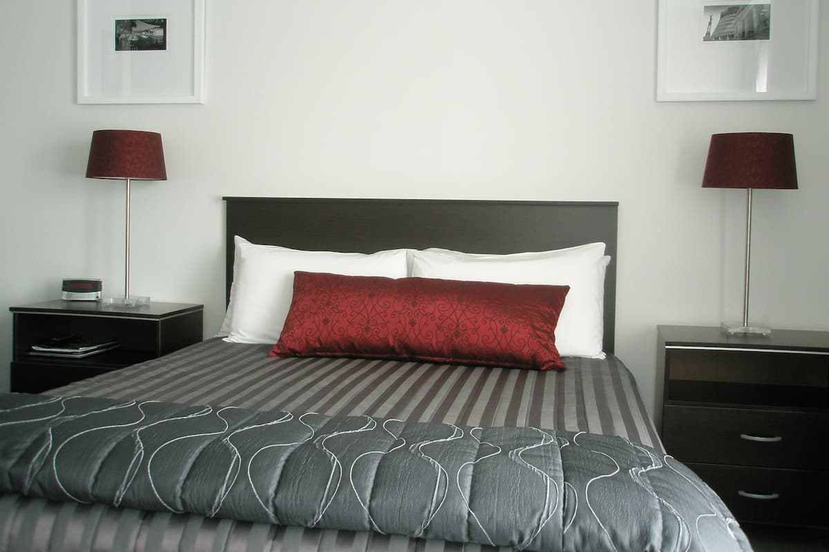 2 chambres, literie de qualité supérieure, fer et planche à repasser