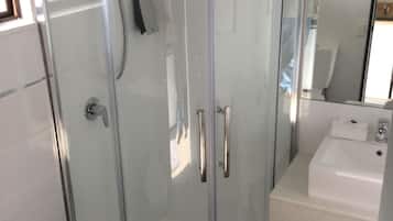 Premium bedding, iron/ironing board, free WiFi, bed sheets