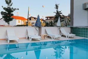Outdoor pool, pool loungers - Kervansaray Hotel & Pension (Denizli)