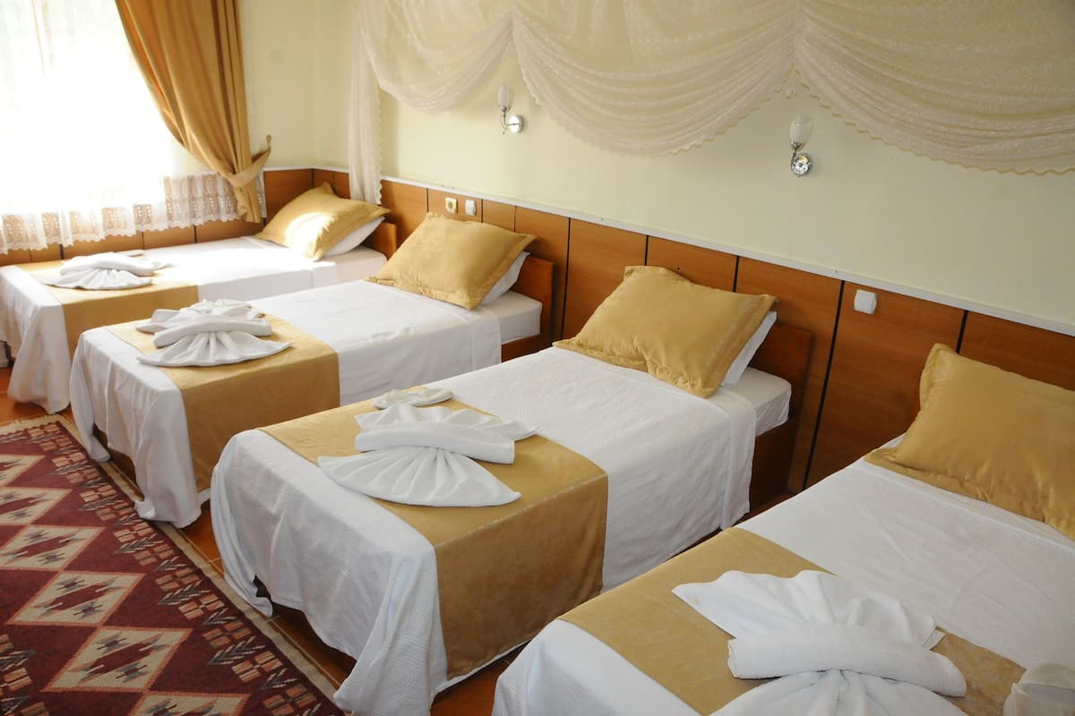 Family Quadruple Room | Soundproofing, rollaway beds (free), WiFi (free), bed sheets