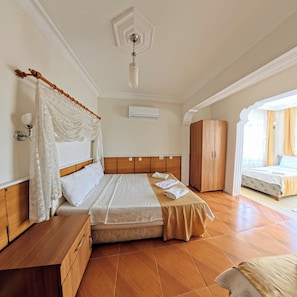 Family Room | Soundproofing, free WiFi, bed sheets - Kervansaray Hotel & Pension (Denizli)
