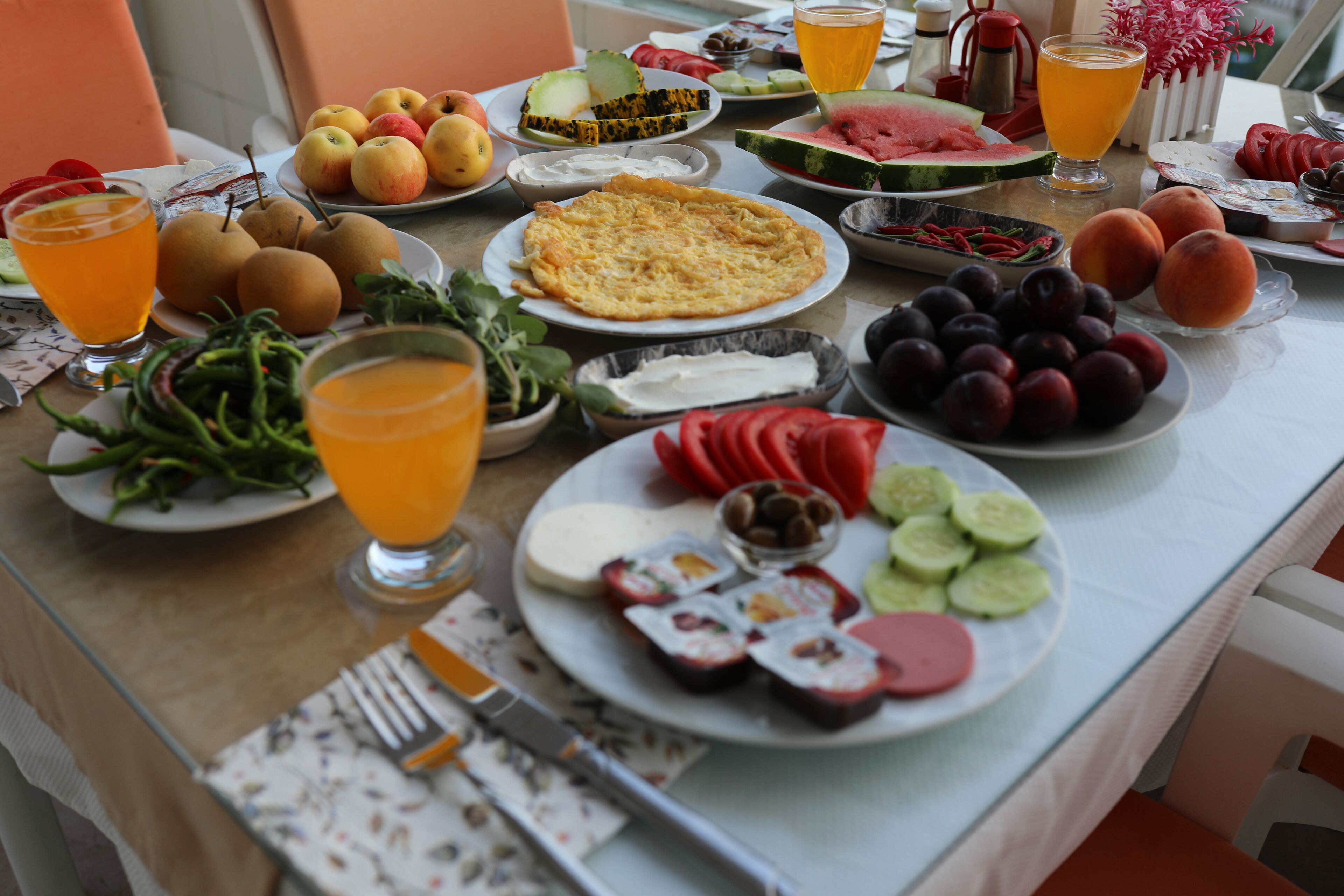 daily to-go breakfast (try 250 per person)