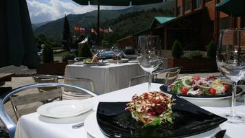 Breakfast, lunch and dinner served