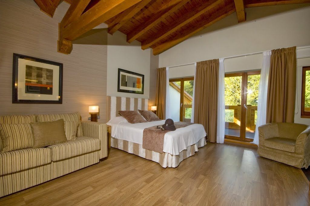Ropa de cama de alta calidad y minibar 