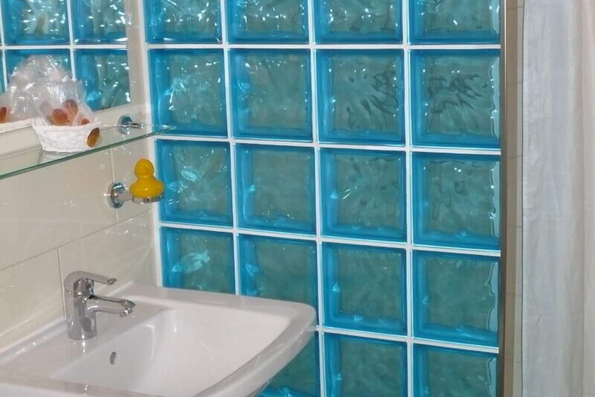 single room | bathroom sink