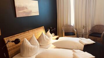 Double Room | Desk, free WiFi, bed sheets