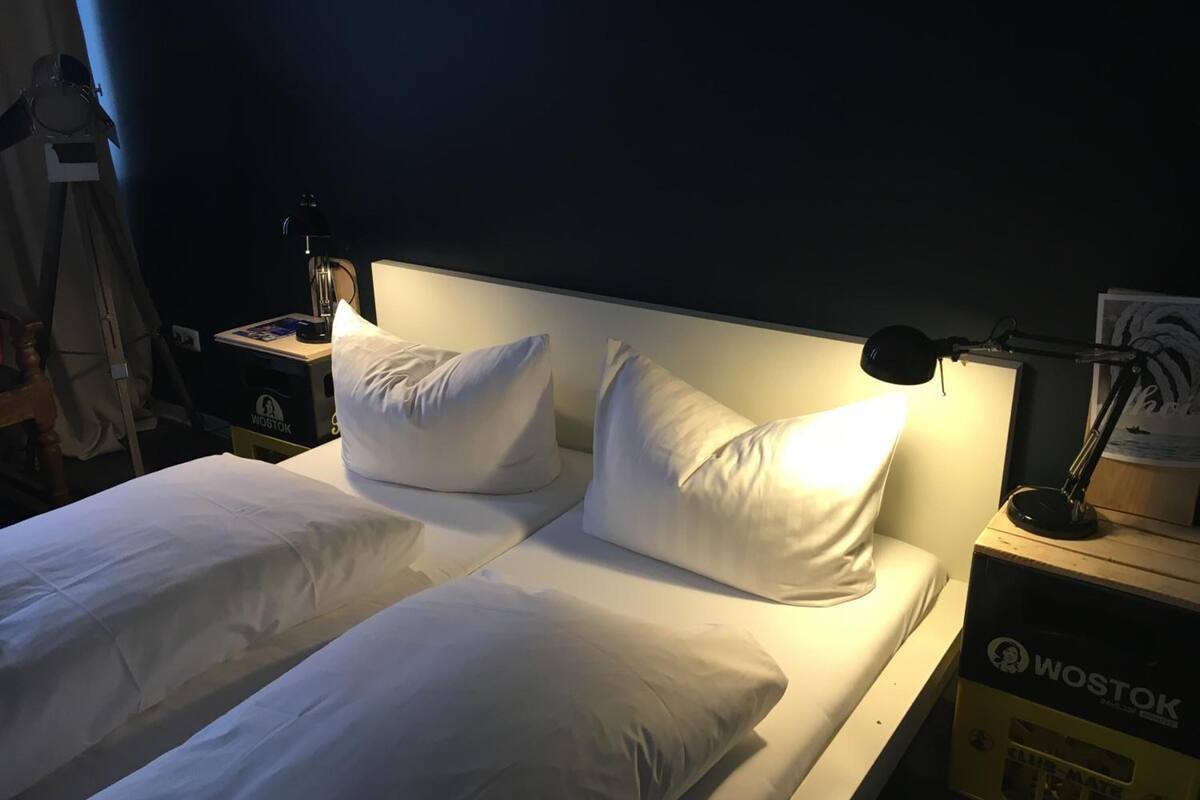 desk, free wifi, bed sheets