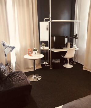 Single Room | Desk, free WiFi, bed sheets - Beans Parc Hotel Jade (Wilhelmshaven)