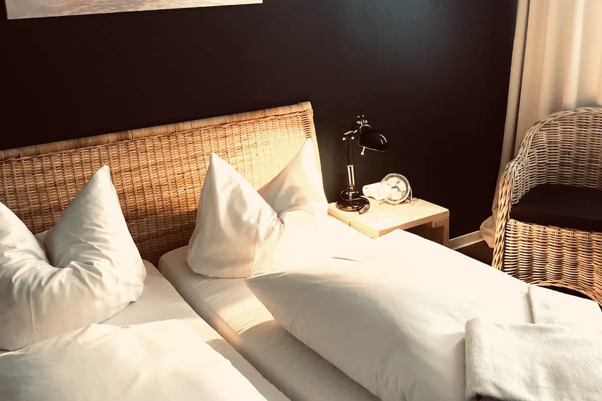 double room | desk, free wifi, bed sheets