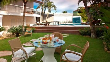 Outdoor pool, sun loungers