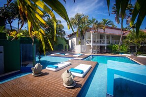 Outdoor pool, pool loungers - Armacao dos Buzios Pousada Design (Búzios)