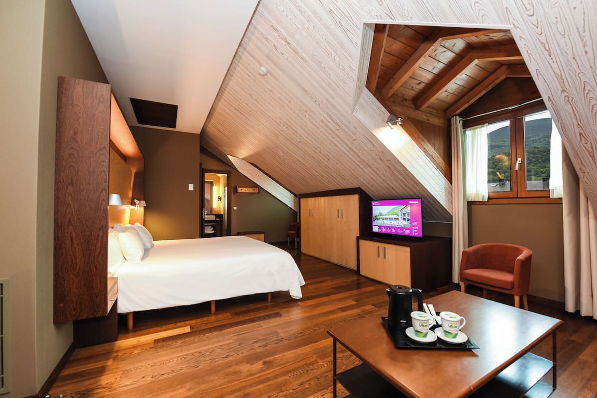 family junior suite | 1 bedroom, premium bedding, down duvets, pillow-top beds