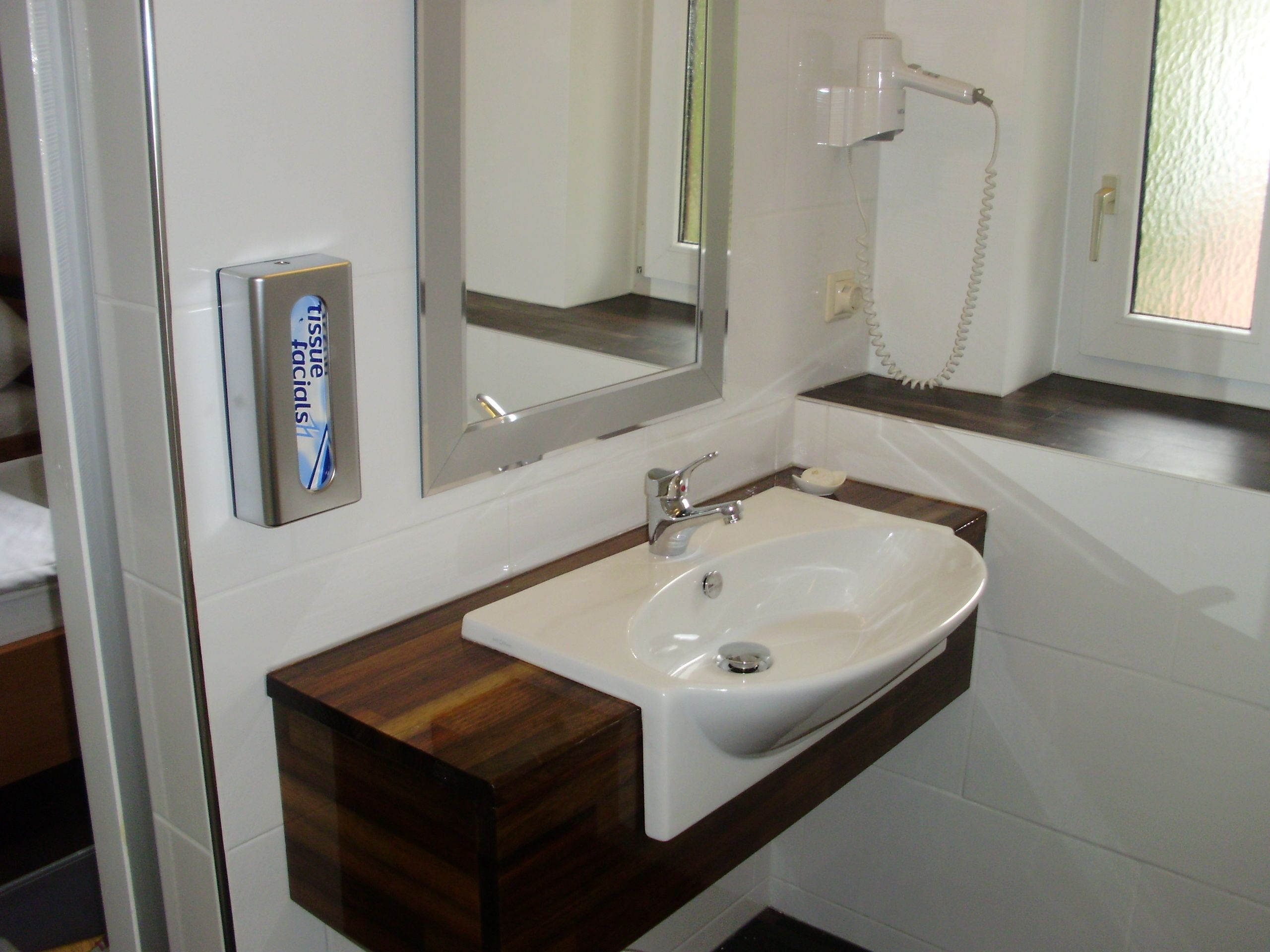 economy twin room, 2 single beds | bathroom | shower, free toiletries, hair dryer, towels