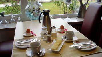 Free daily buffet breakfast