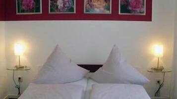 Double Room, 1 Queen Bed | Individually furnished, free WiFi, bed sheets