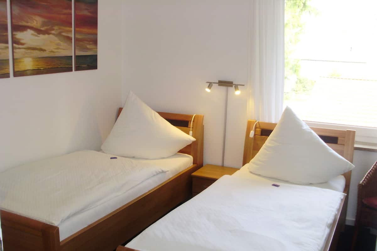 economy twin room, 2 single beds | room amenity