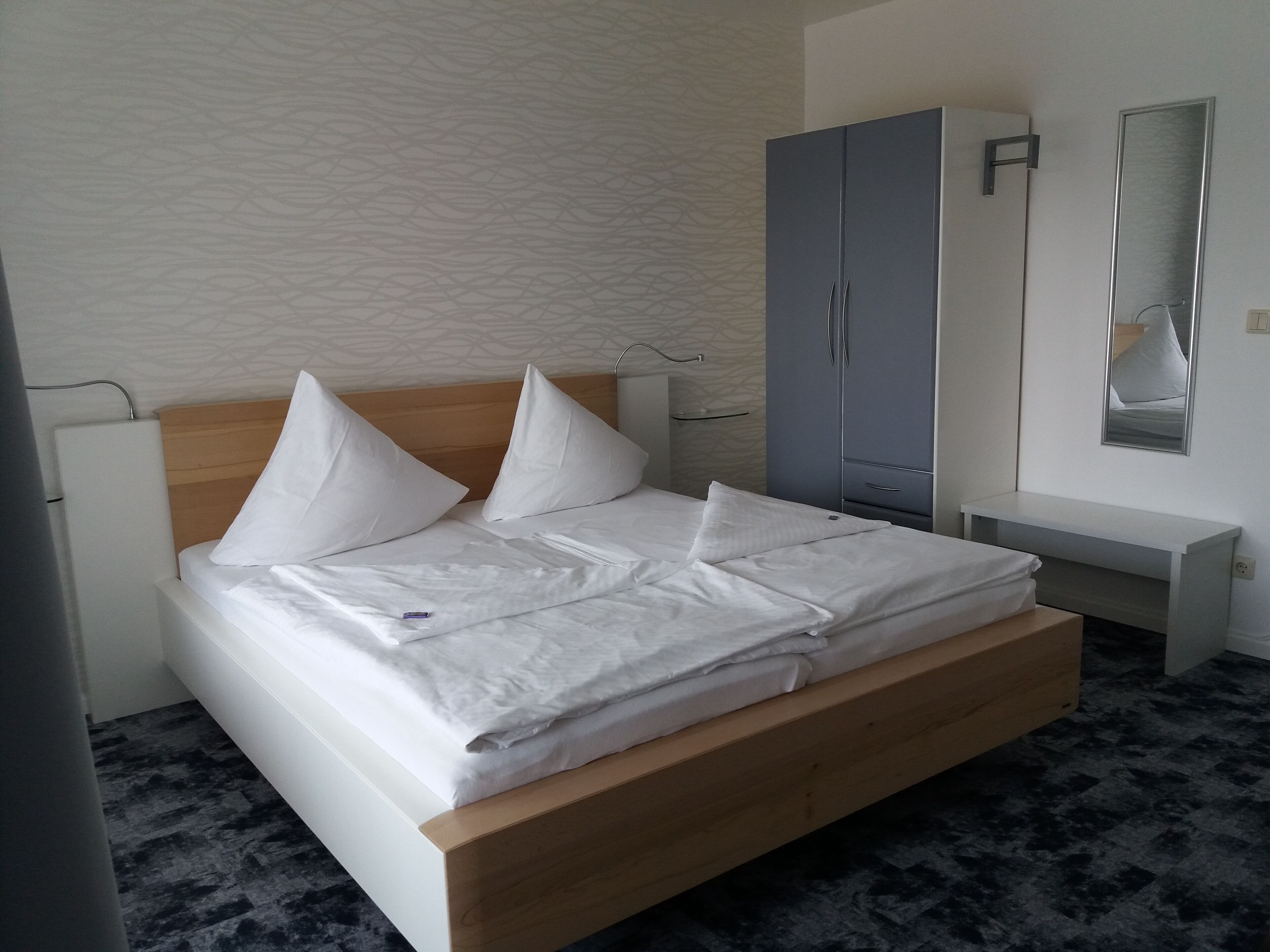 double room, 1 queen bed | individually furnished, free wifi, bed sheets