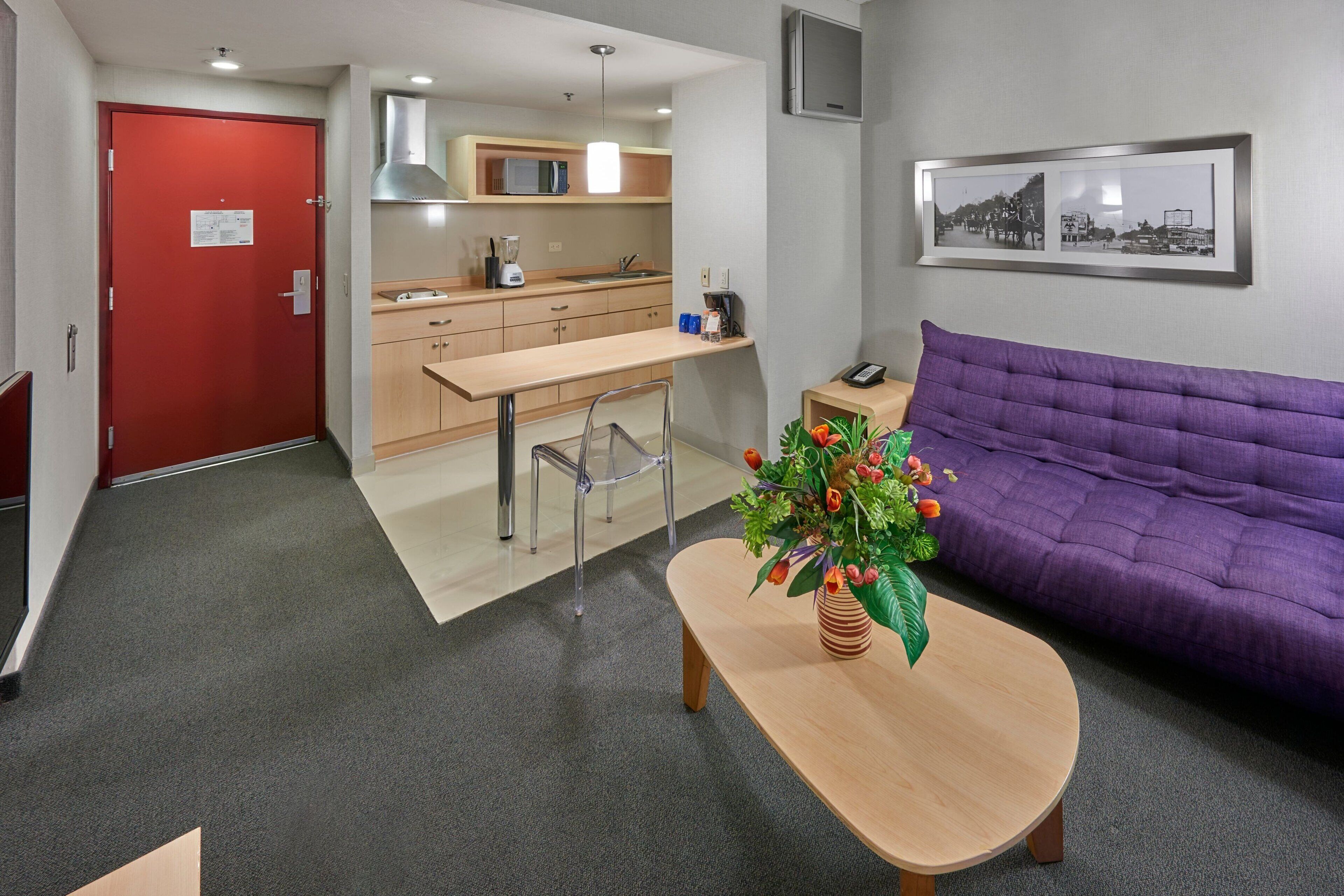 junior suite, 1 queen bed with sofa bed | 1 bedroom, down duvets, in-room safe, desk